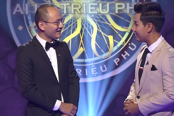 Sự cố chưa từng có trong ‘Ai là triệu phú’: Người chơi ‘cướp mic’ MC Phan Đăng MC Nguyên Khang "cướp" vị trí cầm trịch chương trình "Ai là triệu phú" của MC Phan Đăng.