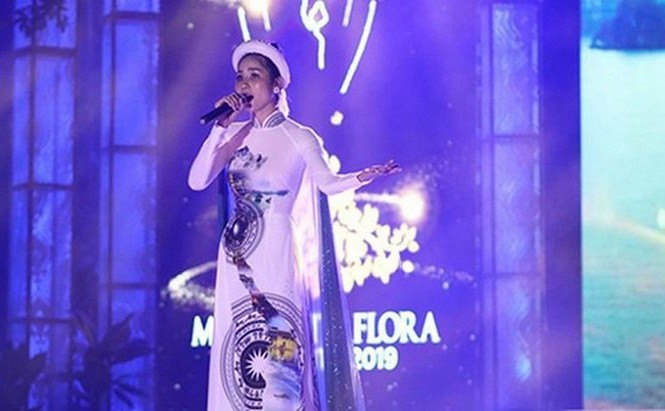 Showbiz 24/10: Bị chỉ trích phá nát 'Tàu anh qua núi', Hoàng Hạnh lên tiếng Showbiz 24/10: Bị chỉ trích phá nát 'Tàu anh qua núi', Hoàng Hạnh lên tiếng