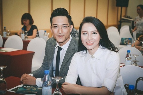 Showbiz 25/10: Chí Nhân nói về nghi vấn chia tay MC Minh Hà, hẹn hò gái lạ Showbiz 25/10: Chí Nhân nói về nghi vấn chia tay MC Minh Hà, hẹn hò gái lạ