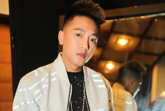 Showbiz 30/10: Châu Khải Phong khoe mới ‘tậu’ nhà hơn 10 tỷ đồng Ca sĩ Châu Khải Phong