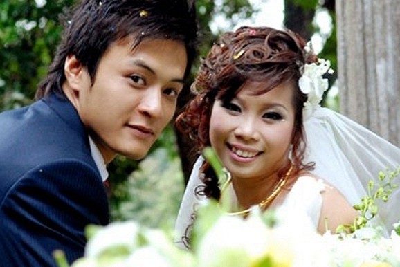 Hồng Đăng phản ứng gay gắt khi vợ bị chê 'xấu kinh hoàng' Hồng Đăng và bà xã Anh Đào.