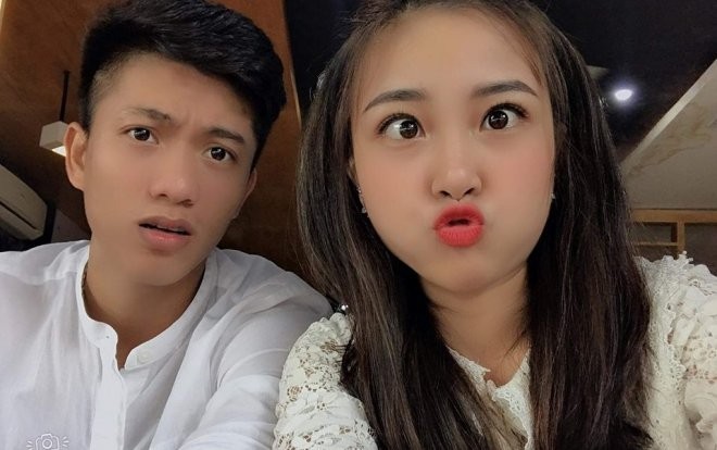 Showbiz 7/11: Phan Văn Đức và bạn gái hotgirl làm đám hỏi vào tháng sau Showbiz 7/11: Phan Văn Đức và bạn gái hotgirl làm đám hỏi vào tháng sau