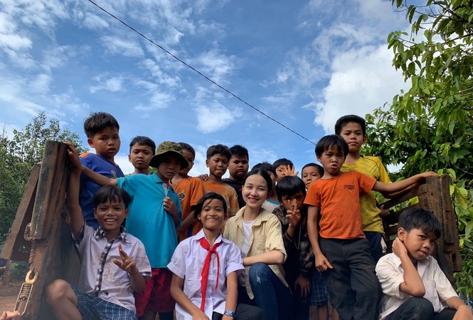 Sau hành trình nhân ái, Top 35 hội ngộ ở nhà chung Hoa hậu Việt Nam 2020 Thí sinh Lê Trúc Linh trong dự án nhân ái "Đường tới tương lai".
