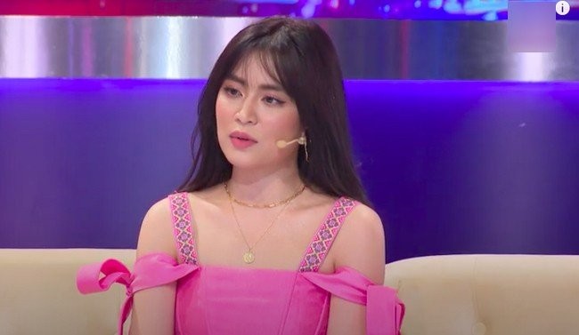 Showbiz 2/12: Hoàng Thùy Linh vướng nghi vấn sửa mũi vì lệch bất thường Showbiz 2/12: Hoàng Thùy Linh vướng nghi vấn sửa mũi vì lệch bất thường