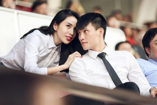 Showbiz 29/12: Điều Thủy Tiên thích nhất của Công Vinh là 'ở dơ' Showbiz 29/12: Điều Thủy Tiên thích nhất của Công Vinh là 'ở dơ'