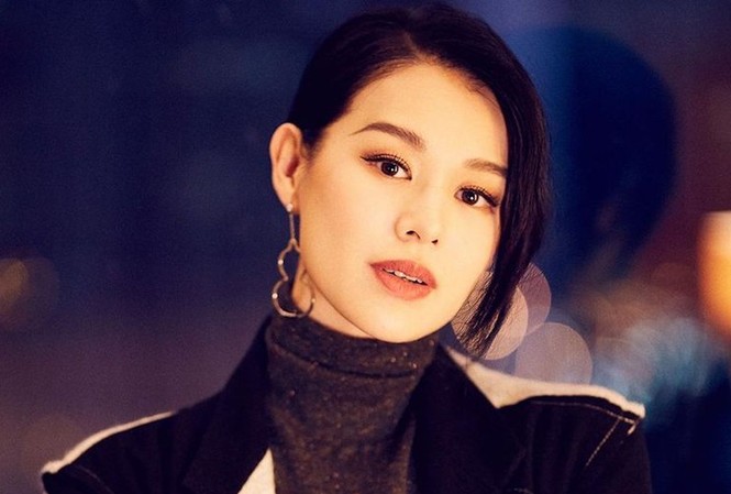 Showbiz 18/1: Hồ Hạnh Nhi: 'Tôi hận mẹ vì bà ấy bỏ rơi mình từ nhỏ' Hồ Hạnh Nhi hiện mang thai con thứ ba và dự kiến hạ sinh vào đầu năm 2021.