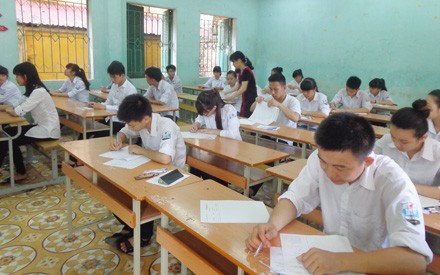 Đỗ tốt nghiệp 30%: Sở nói do đấu đá, trường bảo học sinh dốt Tỷ lệ đỗ tốt nghiệp 30% do học sinh dốt hay do bị nhà trường bỏ bê