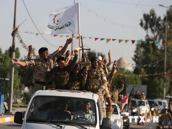 Mỹ triển khai thêm máy bay không người lái có vũ trang ở Iraq Các thành viên lữ đoàn Al-Abbas tình nguyện gia nhập lực lượng chống các tay súng Hồi giáo nổi dậy, tại thành phố Shrine ngày 26/6. (Ảnh: AFP/TTXVN)