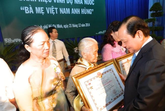 TPHCM: Vinh danh 88 Mẹ Việt Nam anh hùng TPHCM: Vinh danh 88 Mẹ Việt Nam anh hùng