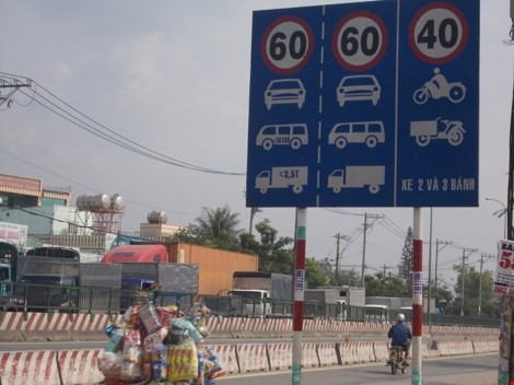 Nhổ ngay biển báo dưới 50 km/giờ Những biển báo 40 km/giờ trên phần đường hỗn hợp ở quốc lộ 22