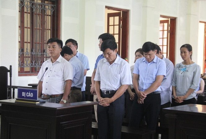 Phạt tù nhóm cán bộ quản lý rừng lập hồ sơ khống, 'bòn rút' hơn 5 tỉ đồng Phạt tù nhóm cán bộ quản lý rừng lập hồ sơ khống, 'bòn rút' hơn 5 tỉ đồng