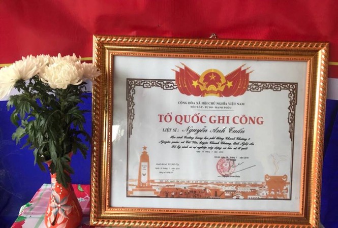 Trao bằng Tổ quốc ghi công cho liệt sỹ dũng cảm cứu người bị đuối nước Trao bằng Tổ quốc ghi công cho liệt sỹ dũng cảm cứu người bị đuối nước