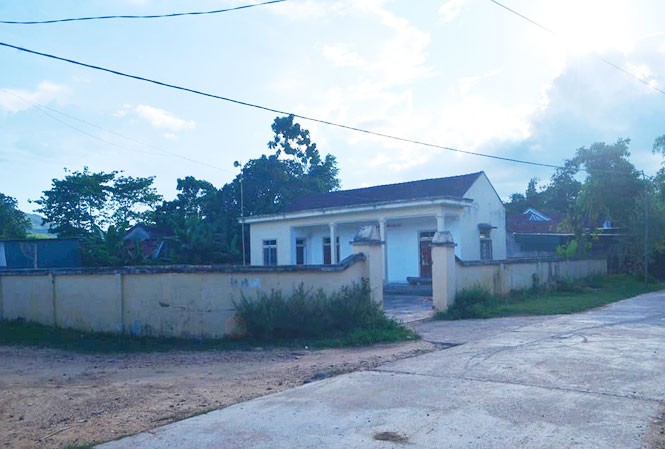 Cánh cửa cổng nhà văn hóa đổ sập khiến bé 7 tuổi chấn thương sọ não Nhà văn hóa nơi xảy ra vụ việc.