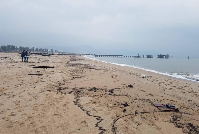 Tàu chở hàng gần 9.000 tấn chìm, khoảng 3km bờ biển có vệt cặn dầu Tàu chở hàng gần 9.000 tấn chìm, khoảng 3km bờ biển có vệt cặn dầu