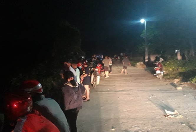 Người đàn ông cứu sống nữ sinh lớp 10 nhảy cầu tự tử trong đêm Người đàn ông cứu sống nữ sinh lớp 10 nhảy cầu tự tử trong đêm