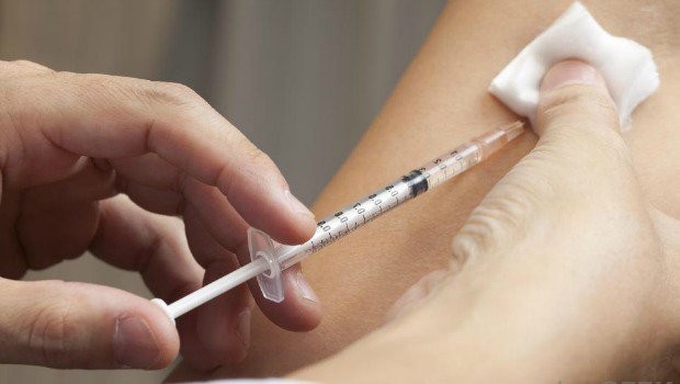 Nhờ y tá về hưu tiêm thuốc, cụ bà 75 tuổi tử vong Nhờ y tá về hưu tiêm thuốc, cụ bà 75 tuổi tử vong