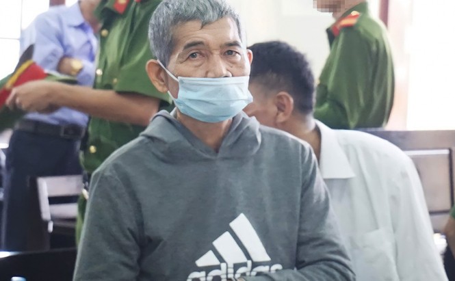 'Yêu râu xanh' 70 tuổi xâm hại hai bé gái 8 tuổi lĩnh án 'Yêu râu xanh' 70 tuổi xâm hại hai bé gái 8 tuổi lĩnh án
