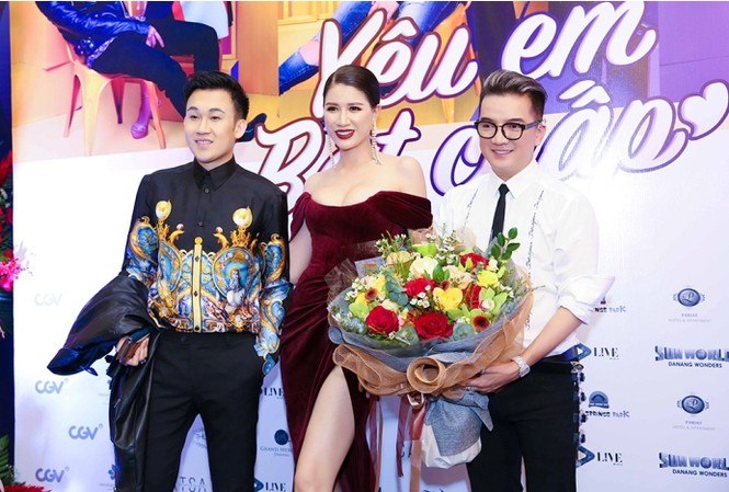 Dàn sao đình đám đi xem phim của 'vợ chồng' Đàm Vĩnh Hưng -Trang Trần Dương Triệu Vũ bay ra Hà Nội ủng hộ Mr. Đàm và "Yêu em bất chấp"