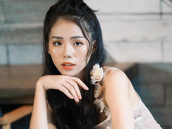 Vượt qua lùm xùm 'thánh nữ cover' triệu view ra mắt MV mới "Thánh nữ cover" triệu view Hương Ly