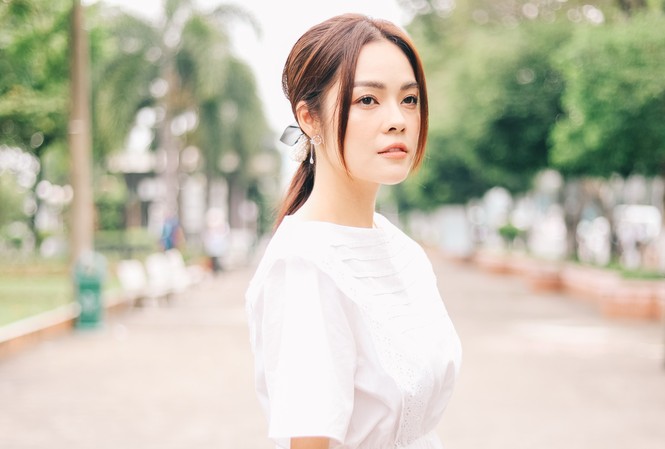 Dương Cẩm Lynh làm mẹ đơn thân trong ‘Tiệm ăn dì ghẻ’ chuẩn bị lên sóng giờ vàng Dương Cẩm Lynh vào vai mẹ đơn thân trong phim "Tiệm ăn dì ghẻ"
