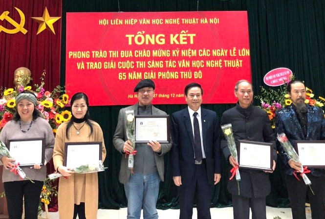 Giải thưởng Hội liên hiệp VHNT bằng 10 bát phở, Chủ tịch Hội nói gì? Các tác giả nhận giải A cũng chỉ có mức tiền thưởng 500 ngàn đồng