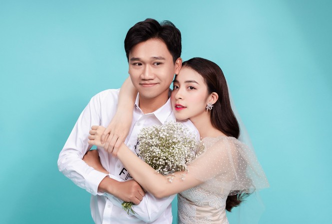 Ảnh tình tứ của Xuân Nghị - Trần Vân dấy lên tin đồn phim giả tình thật Xuân Nghị-Trần Vân tình tứ trong bộ ảnh mới