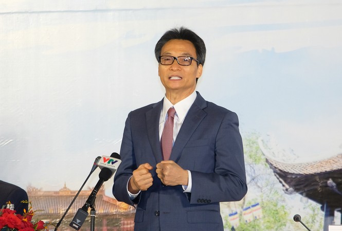 Phó Thủ tướng Vũ Đức Đam: Nắm tay nhau hành động đưa du lịch vượt khủng hoảng Nắm tay nhau đưa du lịch vượt khủng hoảng và phục hồi