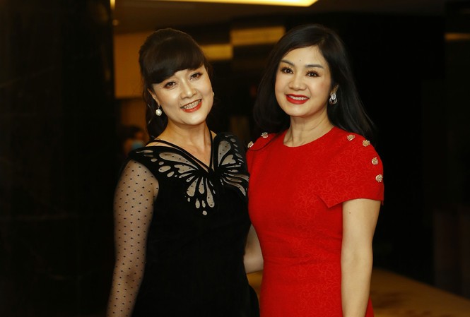 'Người đàn bà không tuổi’ NSND Thu Hà tái xuất màn ảnh NSND Thu Hà và nghệ sĩ Vân Dung trong phim mới "Hướng dương ngược nắng"