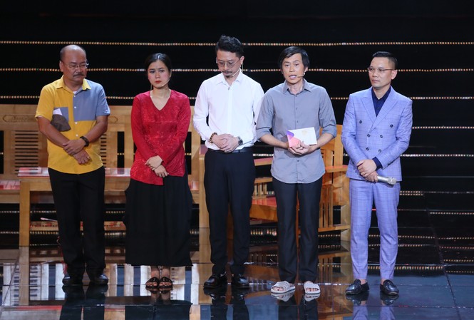Hoài Linh rưng rưng nhớ Chí Tài, cảm ơn người nhận lời diễn cùng anh thay nam danh hài Nghệ sĩ Hoài Linh nhớ người anh thân thiết Chí Tài