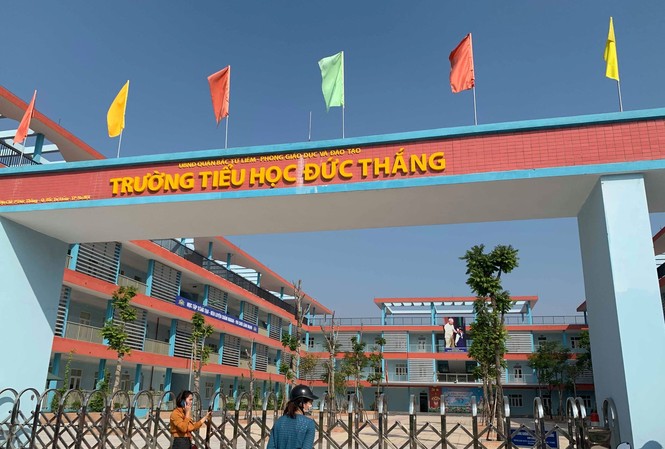 Nghi xà xẻo suất ăn học sinh, phụ huynh quây trường học đòi giải thích Trường tiểu học Đức Thắng