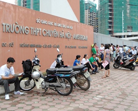 Hà Nội loại học sinh chuyên trung bình, 4 trường chuyên tuyển thêm học sinh Trường THPT Chuyên Hà Nội Amsterdam sẽ loại học sinh trung bình và tuyển bổ sung.