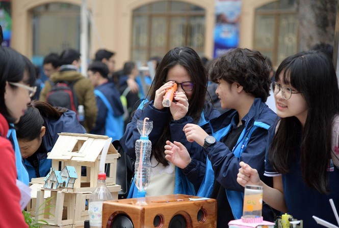 Xu hướng dạy học STEM sẽ ngày càng phát triển trong các nhà trường Nhiều sản phẩm sáng tạo được học sinh tham gia ngày hội.