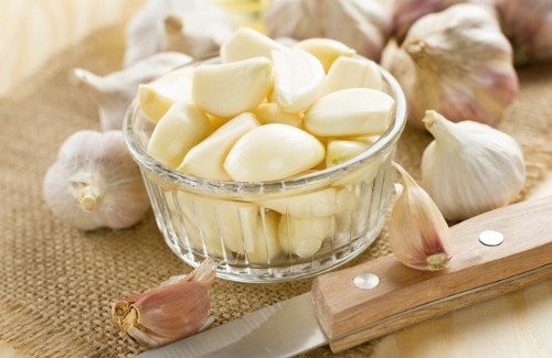 Nhiều món ăn, bài thuốc chữa bệnh hữu hiệu từ tỏi Ảnh minh họa: Step To Health