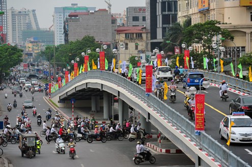 Rào chắn, sửa chữa cầu vượt Láng Hạ trong 1 tháng Rào chắn, sửa chữa cầu vượt Láng Hạ trong 1 tháng