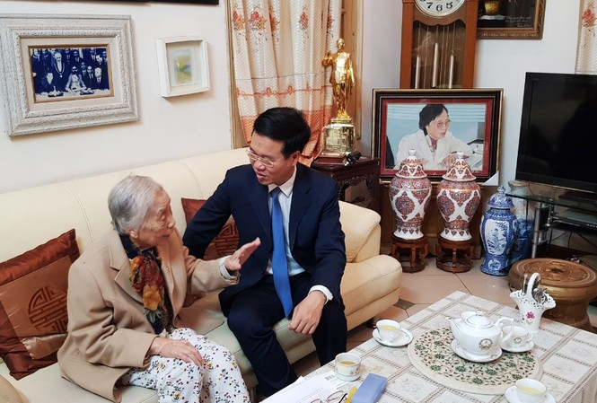Ông Võ Văn Thưởng chúc mừng các nhà giáo nhân ngày 20.11 Ông Võ Văn Thưởng thăm hỏi, chúc mừng bà Nguyễn Thị Bình, nguyên Phó Chủ tịch nước, nguyên Bộ trưởng Bộ Giáo dục.