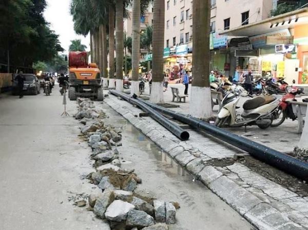 Nước mặt sông Đuống 'chen ngang' các vùng quy hoạch cấp nước cũ Việc thi công lắp ống nước khi chưa được sự cho phép đã bị lập biên bản dừng tại KĐT Đại Thanh