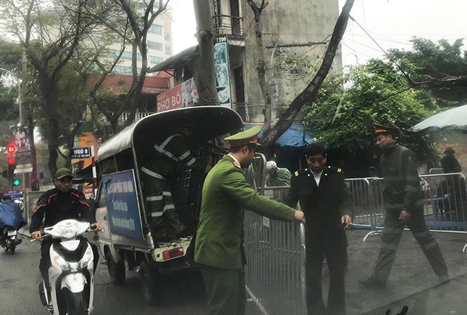 Quây rào, chuẩn bị cưỡng chế sai phạm ở Công viên Tuổi trẻ Quây rào, chuẩn bị cưỡng chế sai phạm ở Công viên Tuổi trẻ