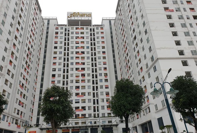 Hà Nội yêu cầu trả quỹ bảo trì 'tiền tỷ' cho cư dân Athena Complex Xuân Phương Cư dân chung cư Athena Complex Xuân Phương treo băng rôn khắp tòa nhà để phản đối chủ đầu tư.