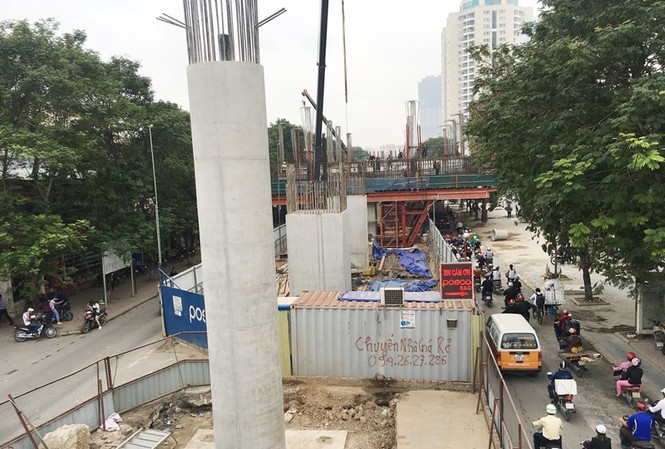 Hà Nội rào chắn, hạn chế phương tiện tại ngã tư Kim Mã - Nguyễn Chí Thanh Rào chắn phục vụ thi công dự án ĐSĐT Nhổn-Ga Hà Nội trên đường Cầu Giấy-Kim Mã. Ảnh: A.Trọng