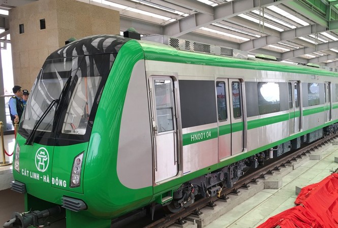 Lãnh đạo Metro Hà Nội nói gì về nhân viên đường sắt bỏ việc hàng loạt? Sau 8 lần lỡ hẹn, đường sắt Cát Linh-Hà Đông đúng hẹn vào tháng 12 tới?. Ảnh: T.Đảng