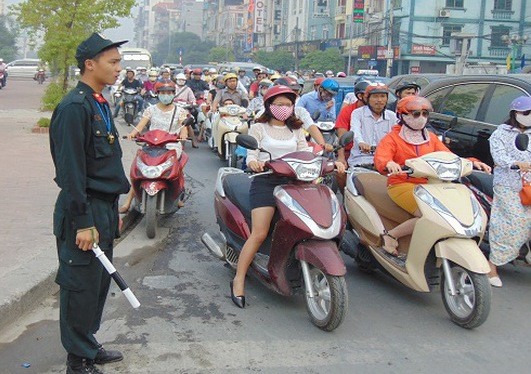 Tăng cường 500 học viên cảnh sát phân luồng giao thông Tết CSGT Hà Nội được tăng cường 500 học viên “giảm nhiệt” giao thông cuối năm. Ảnh: Trọng Đảng