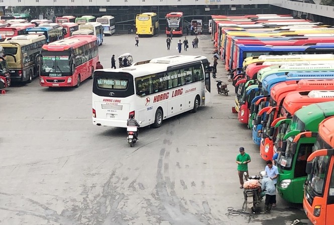 Một số nhà xe khách đường dài tăng đến 60% giá cước dịp Tết Đã có 4 DN vận tải tại bến xe Nước Ngầm xin tăng giá cước dịp Tết. Ảnh: T.Đảng