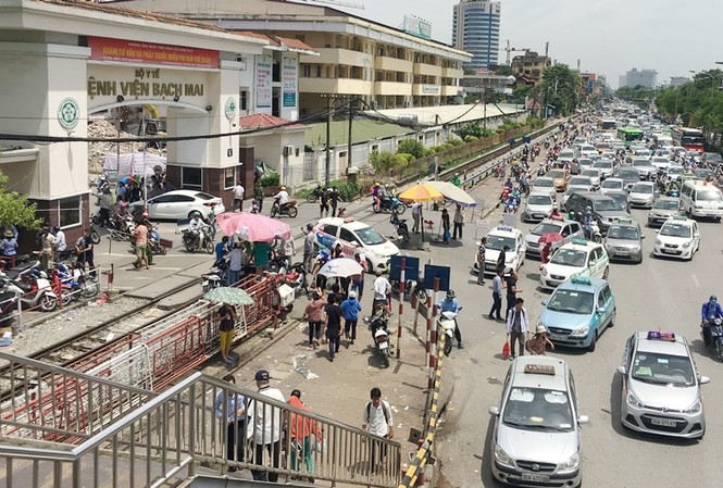 Đề nghị 4 hãng xe công nghệ 'truy' thông tin tài xế từng đến Bạch Mai Sở GTVT đề nghị 4 hãng xe công nghệ "truy" thông tin tài xế từng đến Bạch Mai. Anh: T.Đảng