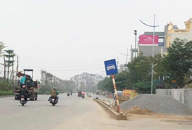 Cử tri kiến nghị sớm hoàn thành dự án mở rộng QL6 Đã 10 năm có dự án nâng cấp nhưng đến nay QL6 vẫn nhếch nhác. Ảnh: T.Đảng.