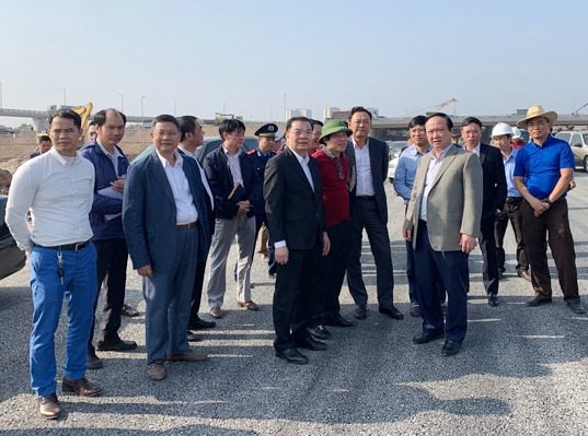 Chủ tịch Hà Nội thị sát công trường nút giao hơn 400 tỷ đồng Chủ tịch TP Hà Nội và các đơn vị có liên quan thực tế tại dự án chiều 3/12