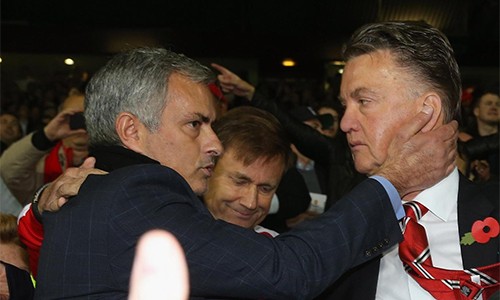 Thierry Henry: 'Man Utd nên sớm chia tay Van Gaal, mời Mourinho' Mourinho vẫn nhận được sự đánh giá cao, dù vừa bị sa thải ở Chelsea. Trong khi đó, Van Gaal đang chịu áp lực rất lớn vì thứ bóng đá và kết quả nghèo nàn ở Man Utd.