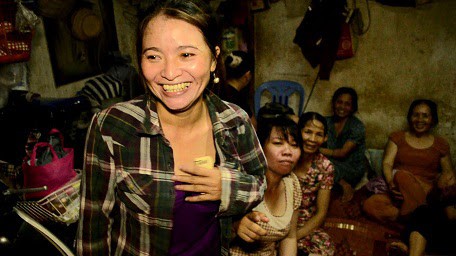 Tết đầu tiên của 'triệu phú' ve chai Nụ cười rạng rỡ của chị Hồng khi trở thành "triệu phú" ve chai