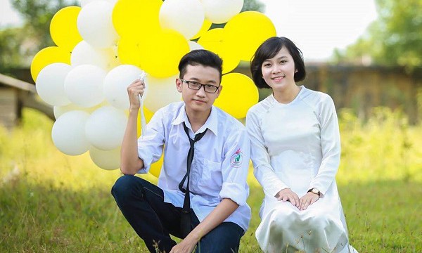 Nữ sinh Hà Tĩnh giành học bổng ĐH Mỹ trị giá gần 6 tỷ đồng Nguyễn Thị Hà Giang (phải) giành 6 học bổng ĐH Mỹ mùa tuyển sinh năm nay. Và một suất học bổng trong số đó trị giá tới gần 6 tỷ đồng.