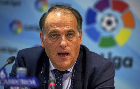 Real Madrid sẽ bị phạt nặng nếu dùng tiền “mua” Granada Chủ tịch La Liga, Javier Tebas lên tiếng cảnh báo Real Madrid