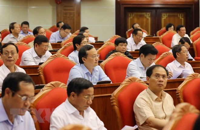 Trung ương xem xét báo cáo kiểm điểm của Bộ Chính trị, Ban Bí thư Các đại biểu tham dự Hội nghị Trung ương 7
